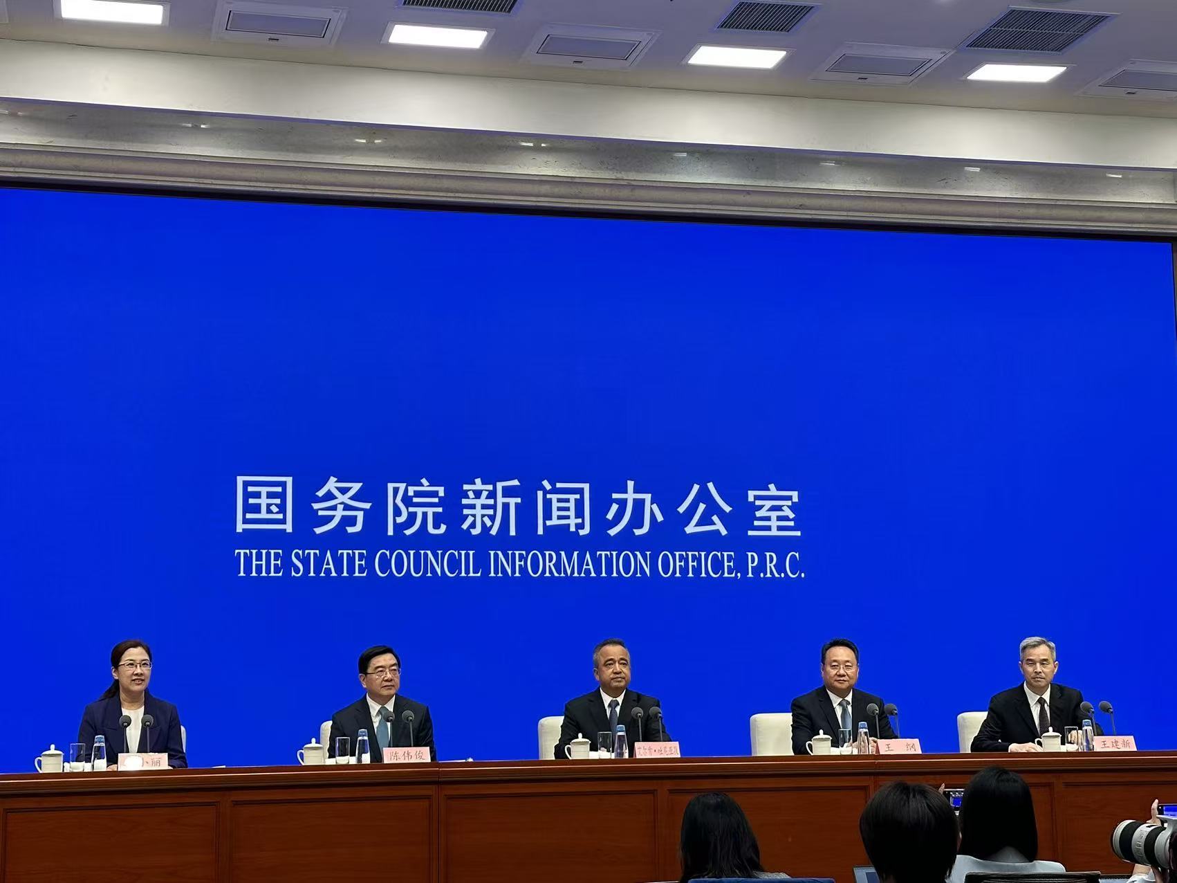 白皮书发布：新疆同全国一道全面建成小康社会，去年GDP首破2万亿元大关