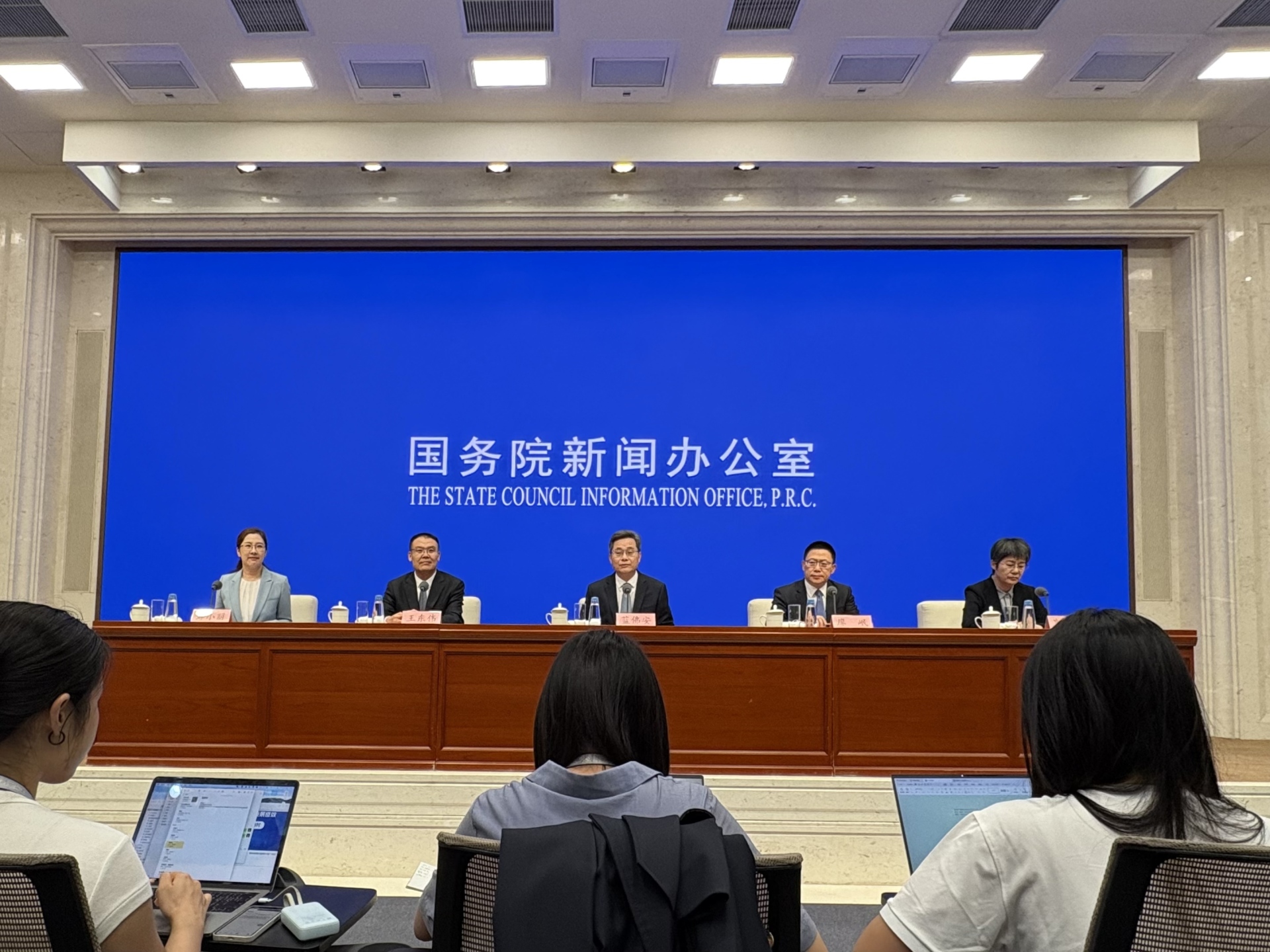 超六成融资平台隐性债务已清零！财政部答每经问：加强监督检查增发国债使用、地方政府债管理