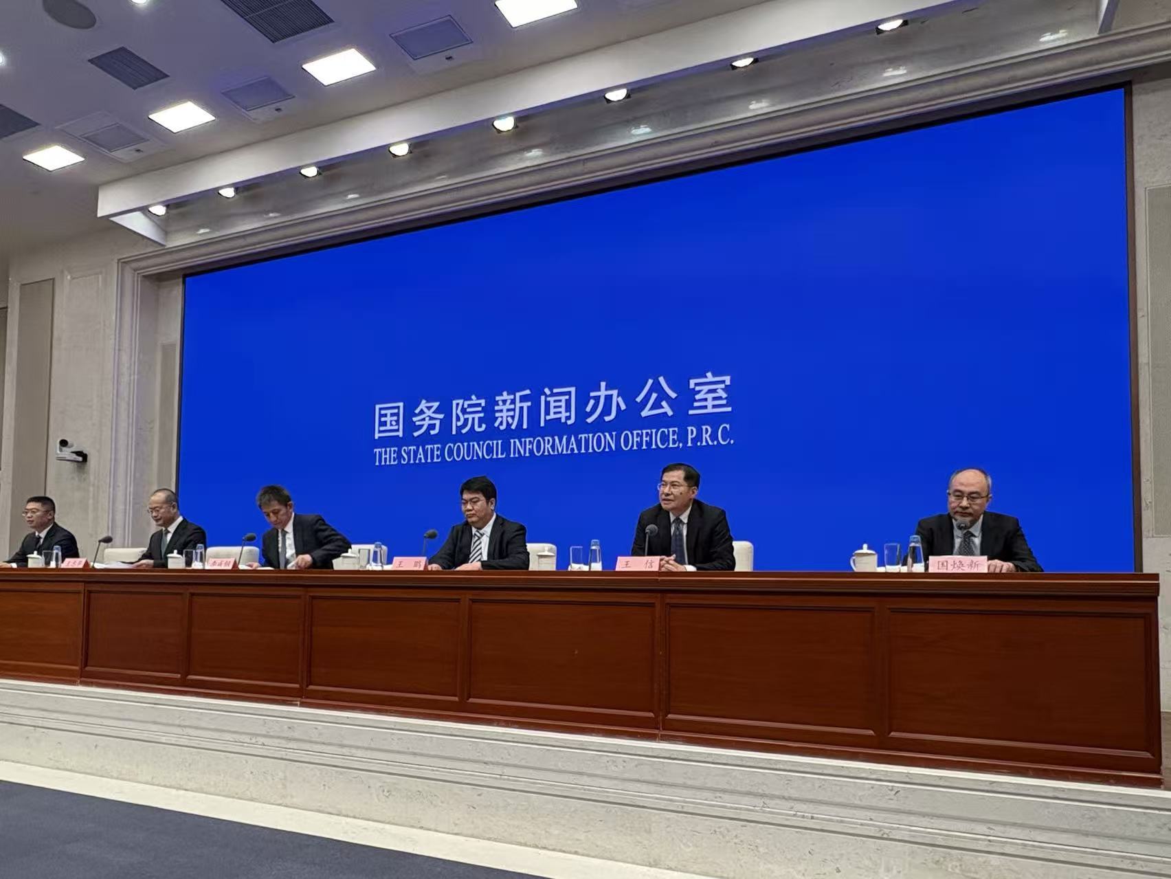 绿色低碳产品成为外贸发展新动能 商务部：中国外贸正从“卖产品”升级为“提供集成式解决方案”