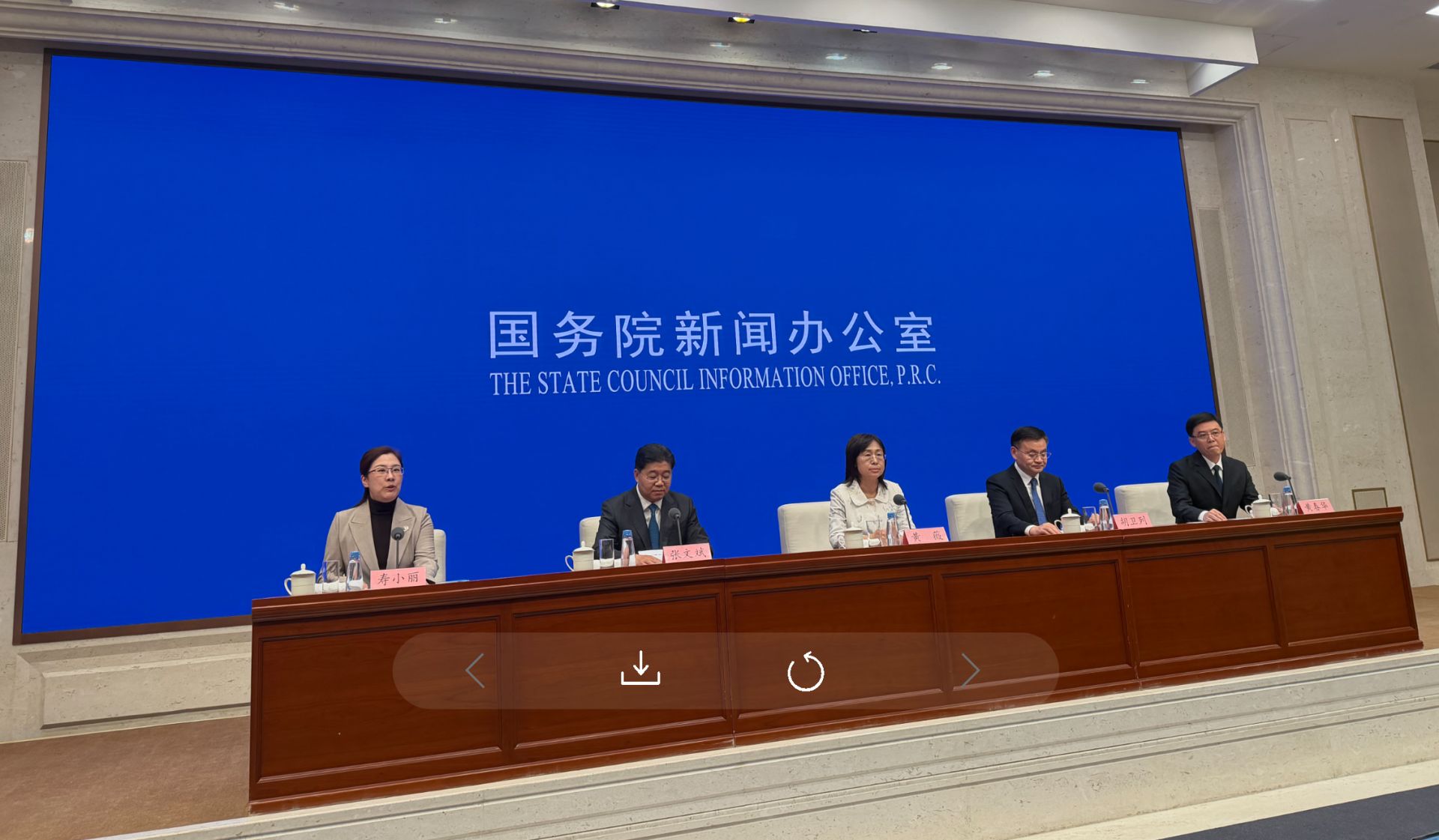 全国人大常委会法工委答每经问：通过多种途径、多种方式广泛倾听社会公众的意见，不断提高人民群众在立法工作中的参与度