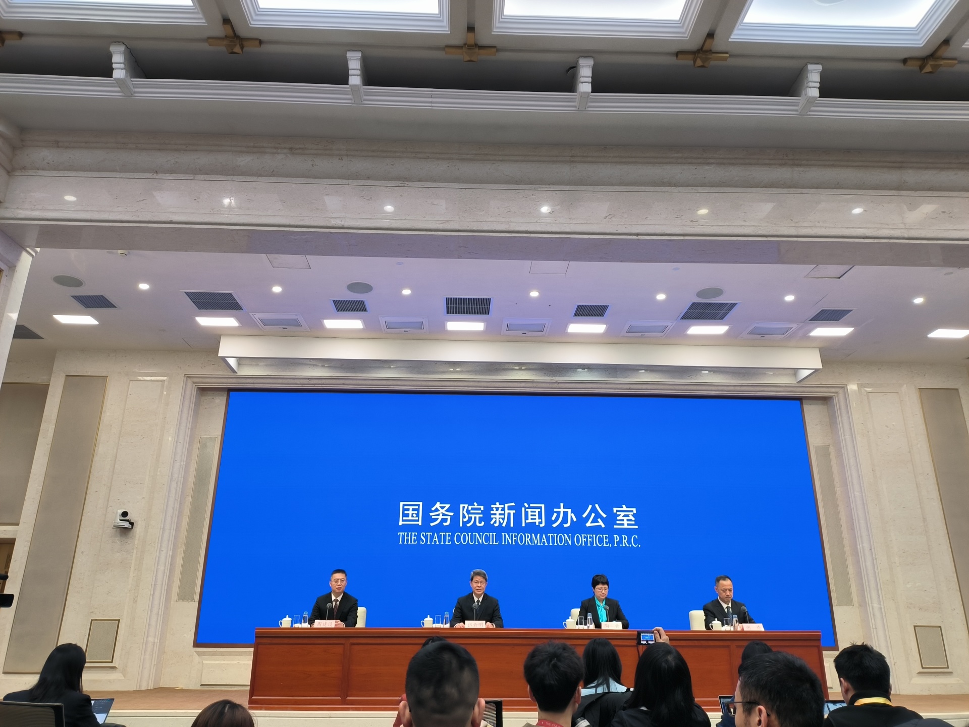 2025年工信领域对经济增长贡献超四成，AI融入70%领航工厂业务场景，数字产业实现利润3.1万亿元